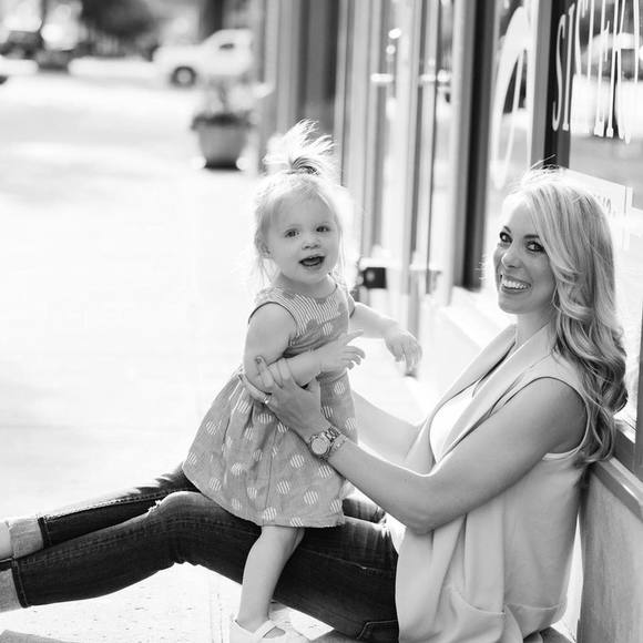 Meet your Posher, Laura - Picture 1 of 1